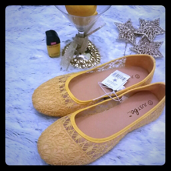 MIDWOOD BRANDS Shoes - 💚RESERVED💚EMBROIDERED BALLET FLATS Sz 8 & 9